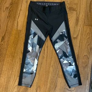 Underarmour crop leggings with geometric design